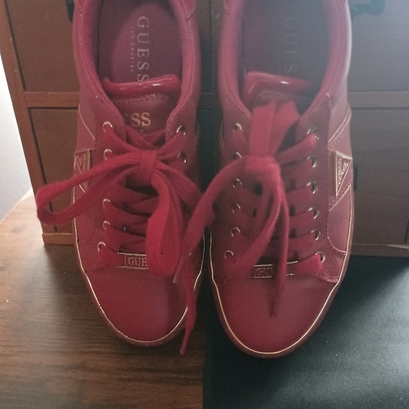 Guess Los Angeles Red Low Top Sneakers Gold Toned Trim Women’s_7 - Picture 16 of 16